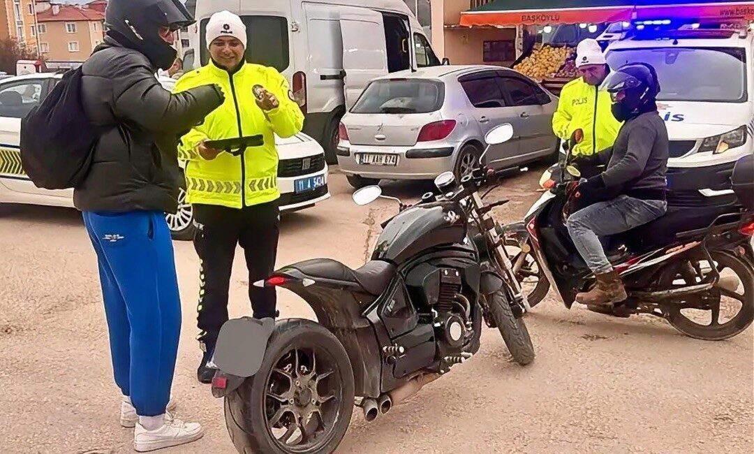 Bilecik’te motosiklet ve ATV sürücülerine trafik denetimi Bilecik’te motosiklet ve ATV sürücülerine yönelik güvenlik odaklı trafik deneti
