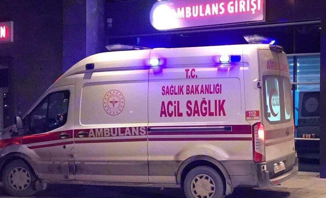 Bilecik’te otobüs ile otomobil çarpıştı: 3 yaralı Bilecik’te yolcu otobüsü ile otomobilin çarpışması sonucu meydana gelen trafik