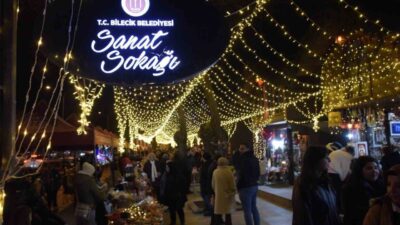 Bilecik Belediyesi tarafından yeni yıl hazırlıkları kapsamında oluşturulan Sanat Sokağı,