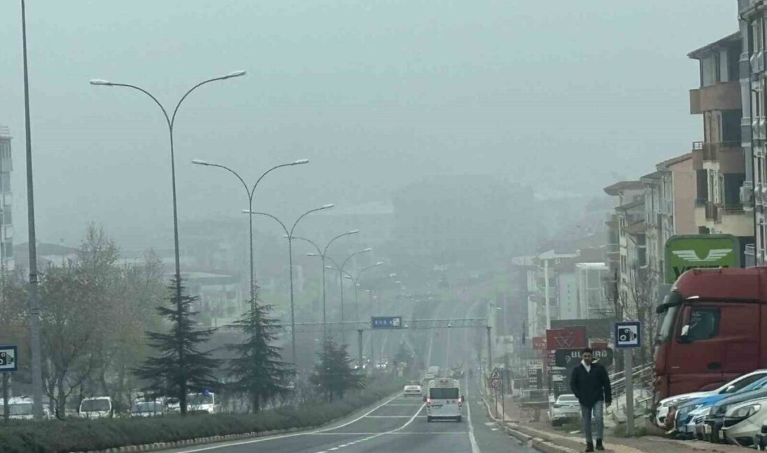 Bilecik’te sabah saatlerinde etkili olan sis, kent genelinde görüş mesafesini