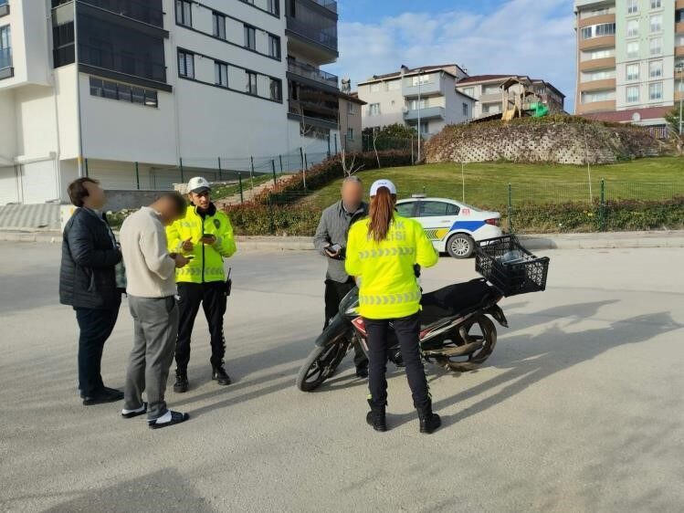 Bilecik’te trafik güvenliği için motosiklet ve ATV denetimi Bilecik’te trafik güvenliğini artırmak amacıyla motosiklet ve ATV kullanıcılarına yönelik