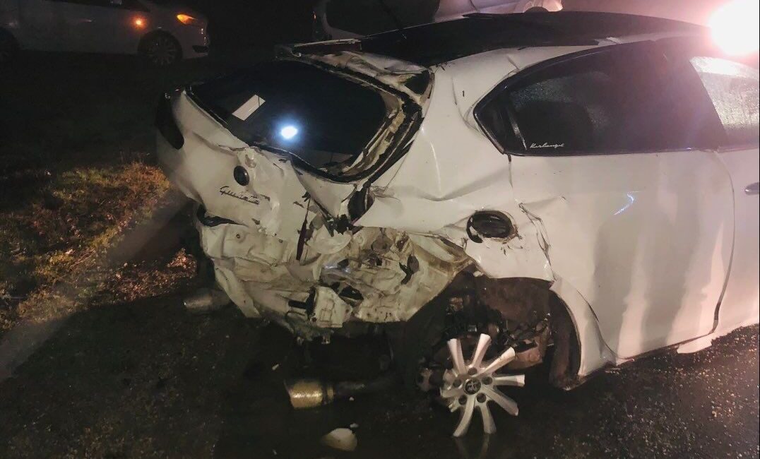 Bilecik’in Söğüt ilçesinde ıslak yol nedeniyle meydana gelen trafik kazasında