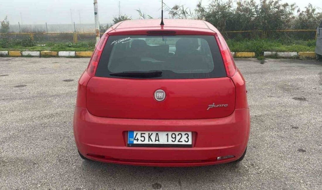 Bilecik’te jandarma tarafından yapılan trafik uygulamasında yakalaması olan araç yakalandı.