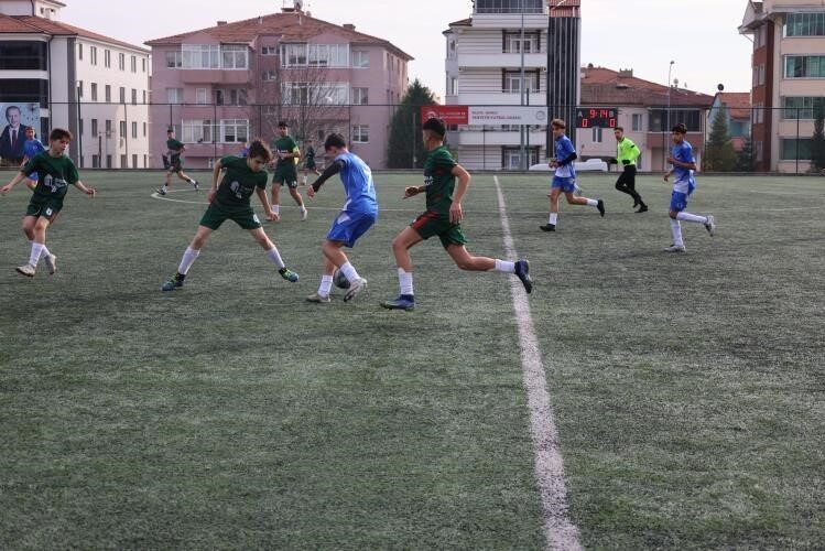 Bilecik’te Okul Sporları Yıldız Erkekler Futbol Müsabakaları tamamlandı. Bilecik Gençlik