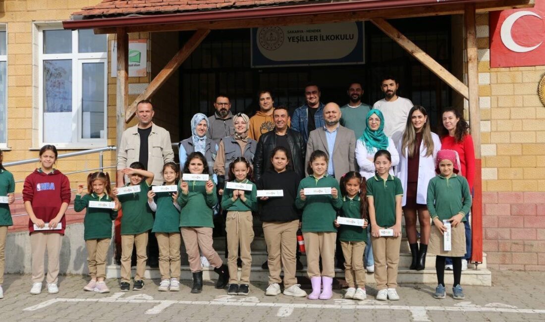“Bir Hikaye Bin Neşe” çocukların yüzünde tebessüm oluyor Sakarya Büyükşehir Belediyesi, “Bir Hikaye Bin Neşe” projesi kapsamında Hendek