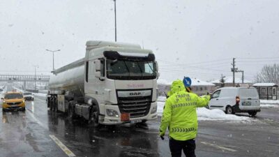 Düzce’de etkili olan kar yağışı sebebi ile Bolu Dağı’nın Ankara