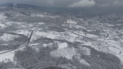 Düzce’de etkili olan kar yağışı ile birlikte yüksek kesimlerde ve