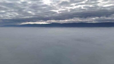 Bolu’da sabah saatlerinden itibaren etkili olan sis tabakası havadan dronla