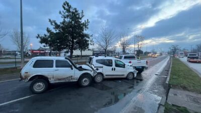 D-100 kara yolunun Bolu geçişinde 4 aracın karıştığı zincirleme trafik