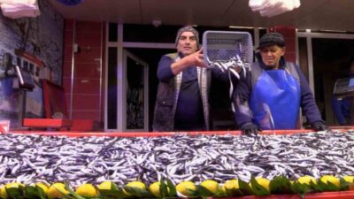 Bolu’da kış mevsiminin ilk gününde vatandaşlar, kilosu 150 liradan satılan