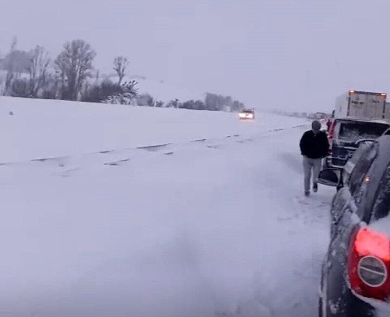 Bolu’da kar nedeniyle kapanan Gerede-Karabük yolu ulaşıma açıldı Bolu’da yoğun kar yağışı ve buzlanma nedeniyle trafiğe kapanan Gerede-Karabük