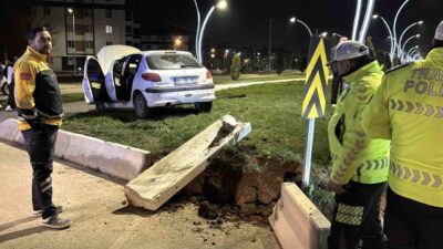Bolu’da kontrolden çıkan otomobilin refüje çarptığı kaza maddi hasarla atlatıldı.