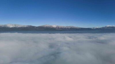 Bolu’da sabah saatlerinden itibaren şehrin üzerine çöken sis tabakası havadan