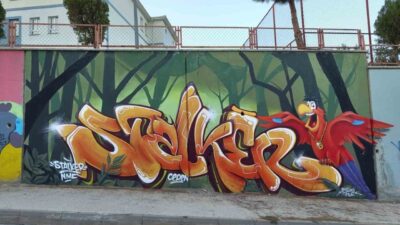 Bilecik’in Bozüyük ilçesinde, Yavuz Sultan Selim Ortaokulunun duvarları dev birer