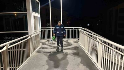 Kocaeli Büyükşehir Belediyesi, soğuk hava şartlarıyla birlikte oluşabilecek buzlanmaya karşı