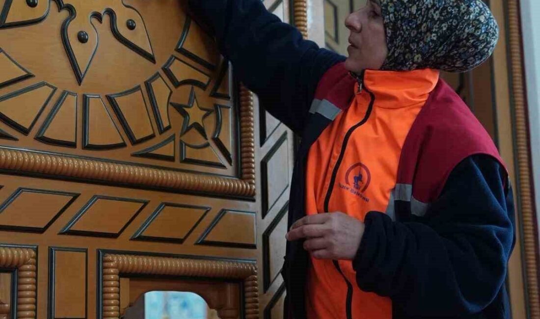 Camiler pırıl pırıl DÜZCE(İHA) – Düzce Belediye Başkanı Dr. Faruk Özlü’nün talimatları doğrultusunda