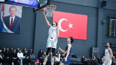 Türkiye Basketbol Ligi (TBL) ekiplerinden Çayırova Belediyesi, sezonun ilk yarısının