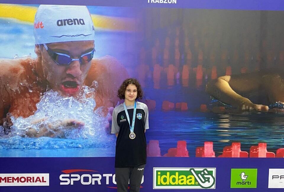 Çayırova Belediyesi sporcusu Yağmur Yeyin, Trabzon’da 4 madalya kazandı Çayırova Belediyesi Eğitim Spor Kulübü yüzücüsü Yağmur Yeyin, Trabzon’da düzenlenen