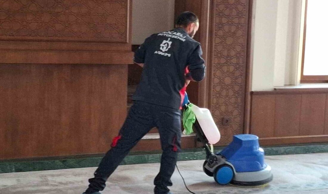 Kocaeli’nin Çayırova ilçesinde cuma namazı sırasında içeriye giren köpeğin cemaatin