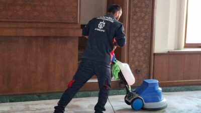 Kocaeli’nin Çayırova ilçesinde cuma namazı sırasında içeriye giren köpeğin cemaatin