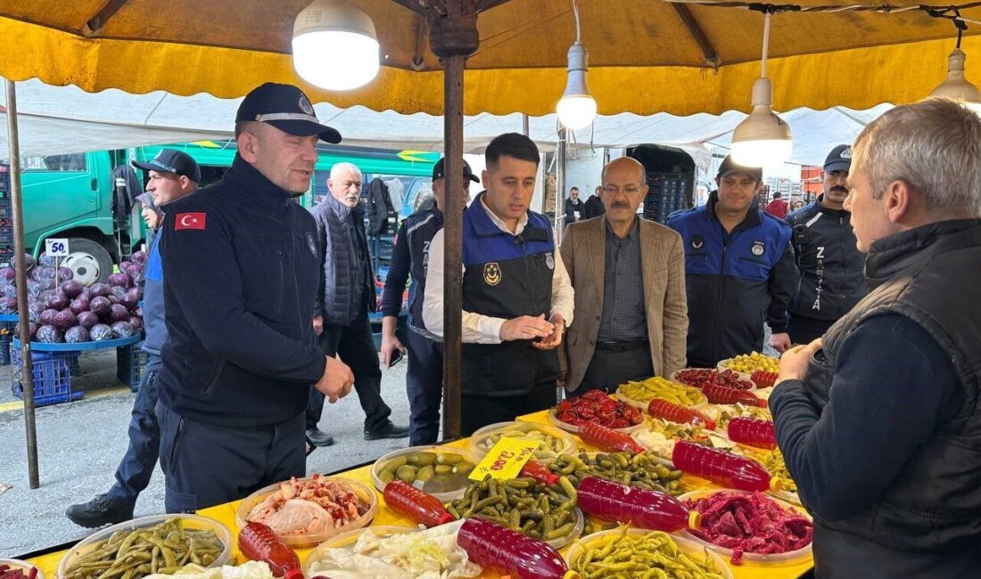 Çayırova’da zabıta ekipleri, Yenimahalle’de kurulan semt pazarında tüketici haklarının korunması