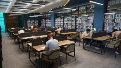 Çayırova Belediyesi tarafından ilçeye kazandırılan Akse Kitap Kahve ve Prof.