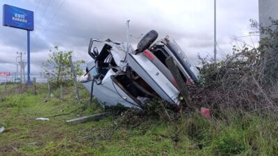 Sakarya’nın Karasu ilçesinde cip ile otomobilin çarpışması sonucunda meydana gelen