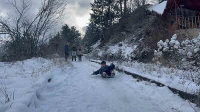 Kastamonu’nun yüksek rakımlı bölgelerinde kar yağışı ara ara devam ederken