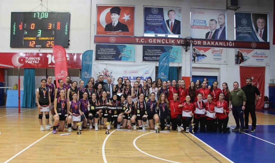 Düzce okul sporları voleybol genç kızlarda şampiyon Cumhuriyet Anadolu Lisesi