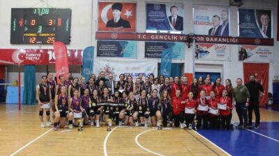 Düzce okul sporları voleybol genç kızlarda şampiyon Cumhuriyet Anadolu Lisesi