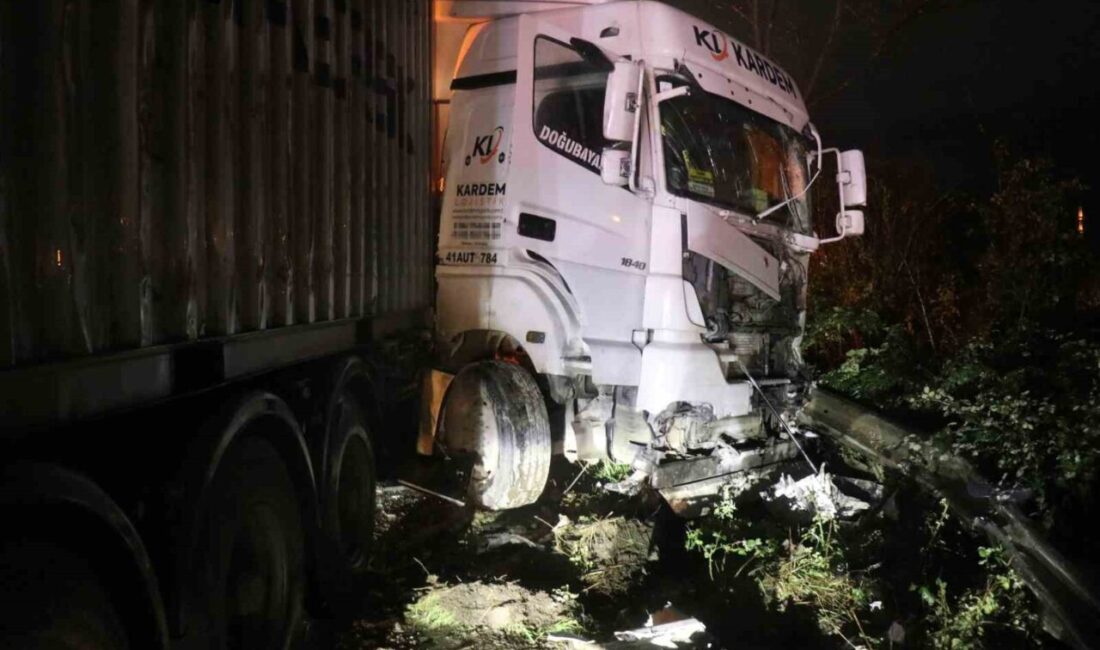 D-650 kara yolunda zincirleme kaza: 12 yaralı Sakarya D-650 kara yolunda 2 tır, 1 midibüs, 1 kamyonet