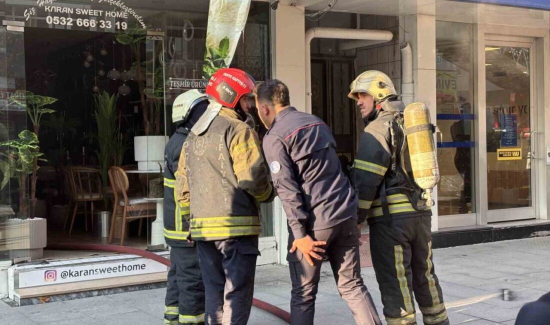 Kocaeli’nin İzmit ilçesinde spot eşya dükkanının deposunda çıkan yangın korkuya