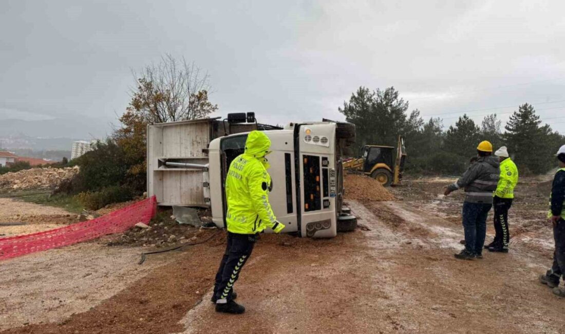 Devrilen kamyonda sıkışan sürücüsü yaralandı Bilecik’te bir kamyonun devrilmesi sonucu meydana gelen trafik kazasında araç