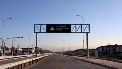 Sakarya Büyükşehir Belediyesi, trafik güvenliğini artırmak amacıyla kullanılan Değişken Mesaj