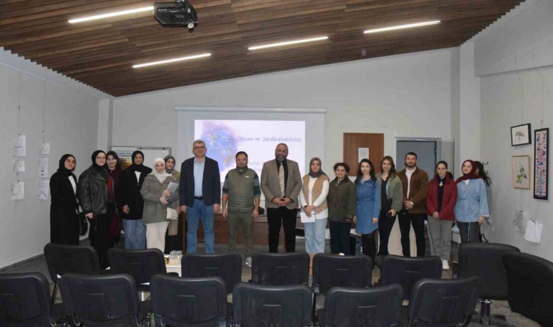DÜZCE(İHA) – Düzce Üniversitesi 15. Bağ Bahçe, Çiçek Konferansında konuşan