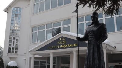 Düzce Belediyesi’nden yapılan açıklamada bazı birimlerde görev değişikliklerine gidildiği bildirildi.