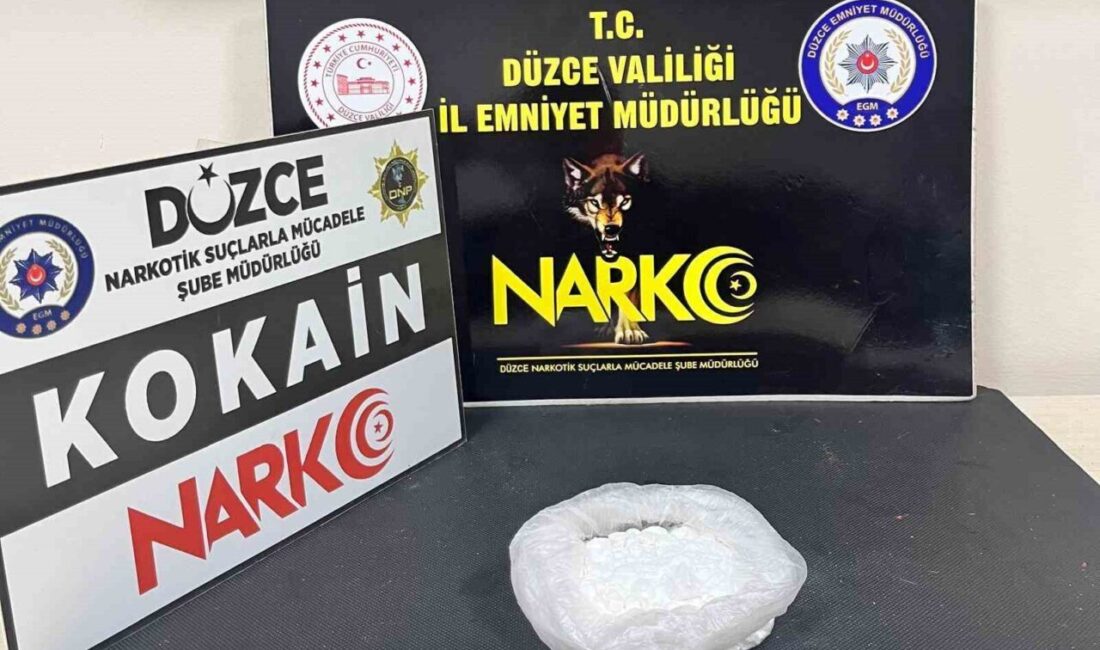 Düzce’de 650 bin TL değerinde uyuşturucu madde ele geçirildi Düzce’de polis ekipleri tarafından, bir otobüste yolcu olarak şahsın üst