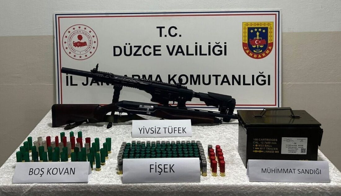 DÜZCE(İHA) – Düzce’nin Gölyaka ilçesinde evinin bahçesinde havaya ateş eden