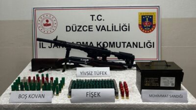 DÜZCE(İHA) – Düzce’nin Gölyaka ilçesinde evinin bahçesinde havaya ateş eden