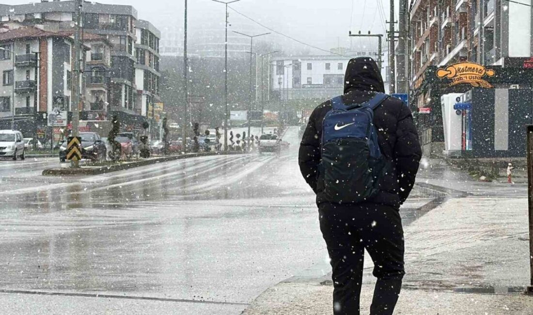 Düzce’de okullar 1 gün süreyle tatil edildi Düzce (İHA) – Düzce’de devam eden kar yağışı ve meteorolojinin