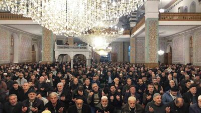 Üç ayların müjdecisi olan Regaip Kandili, Düzce’de vatandaşların yoğun katılımıyla