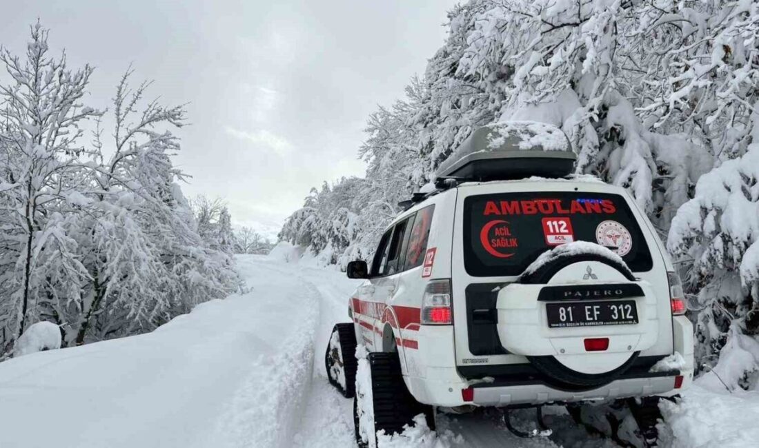 Düzce’de yaşlı hastaya paletli ambulans ulaştı Düzce’de yüksek kesimlerde etkili olan kar yağışı Yığılca’ya bağlı Tuğrul