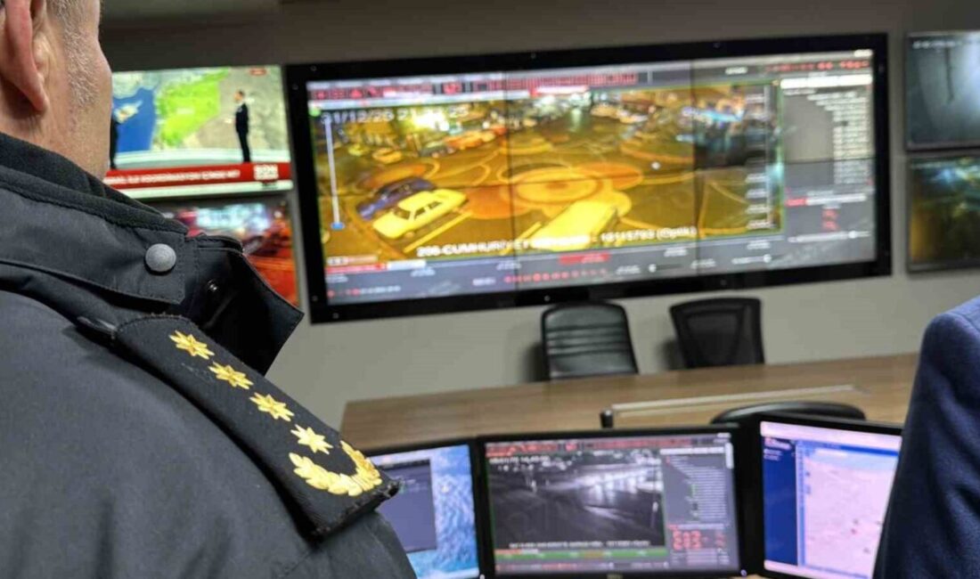 Düzce’de yüzlerce kamerayla detaylı denetim Düzce’de yılbaşı tedbirleri çerçevesinde emniyet ekiplerine bağlı binin üzerindeki kamera