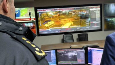 Düzce’de yılbaşı tedbirleri çerçevesinde emniyet ekiplerine bağlı binin üzerindeki kamera