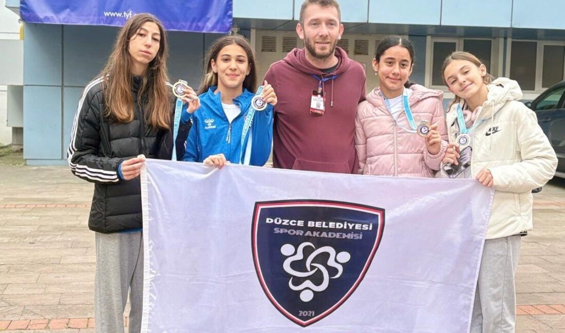 Düzce Belediyesi Spor Akademisi yüzme sporcuları, Türkiye Yüzme Federasyonu tarafından