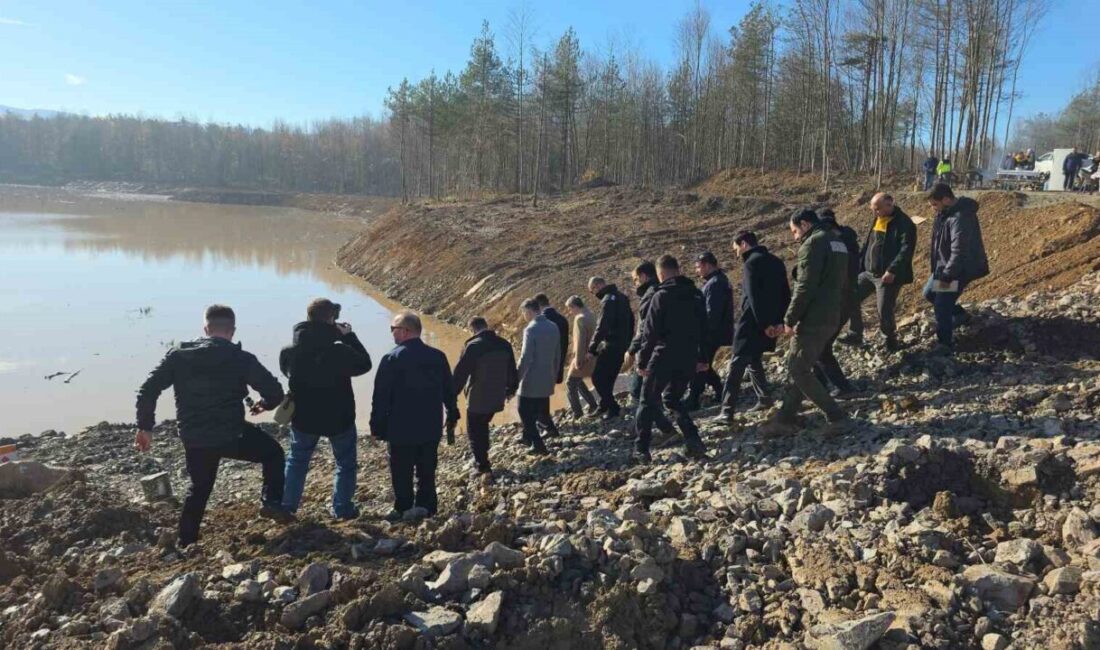 Düzce’nin doğa turizminin gelişmesi için hazırlanan Üçgöller Projesi devam ediyor Düzce (İHA) – Düzce Valiliği İl Özel İdaresi’nin çalışmalarıyla, kentin