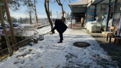 Düzce’de kar yağışının ardından güneşin yüzünü göstermesiyle kartpostallık manzaralar oluştu.