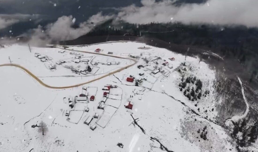 Düzce’nin yüksek kesimleri karla kaplandı Düzce’nin yüksek kesimleri kar yağışıyla beyaza büründü. Düzce’de hava sıcaklıkları