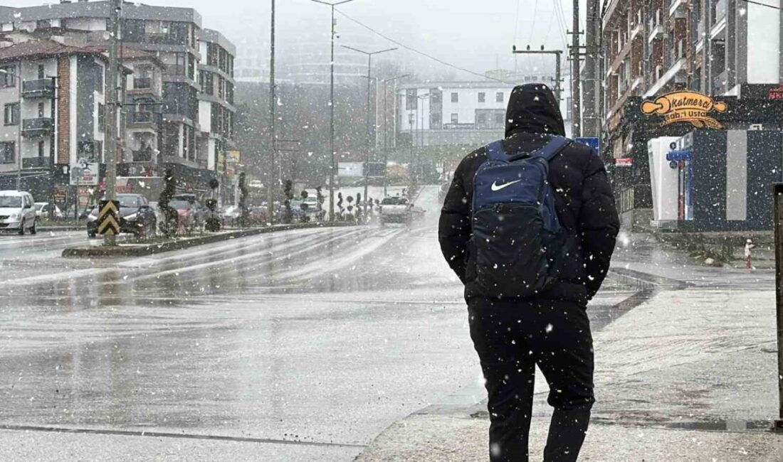 Düzce’ye mevsimin ilk karı düştü. Konuralp bölgesinde ise Düzce Belediyesi