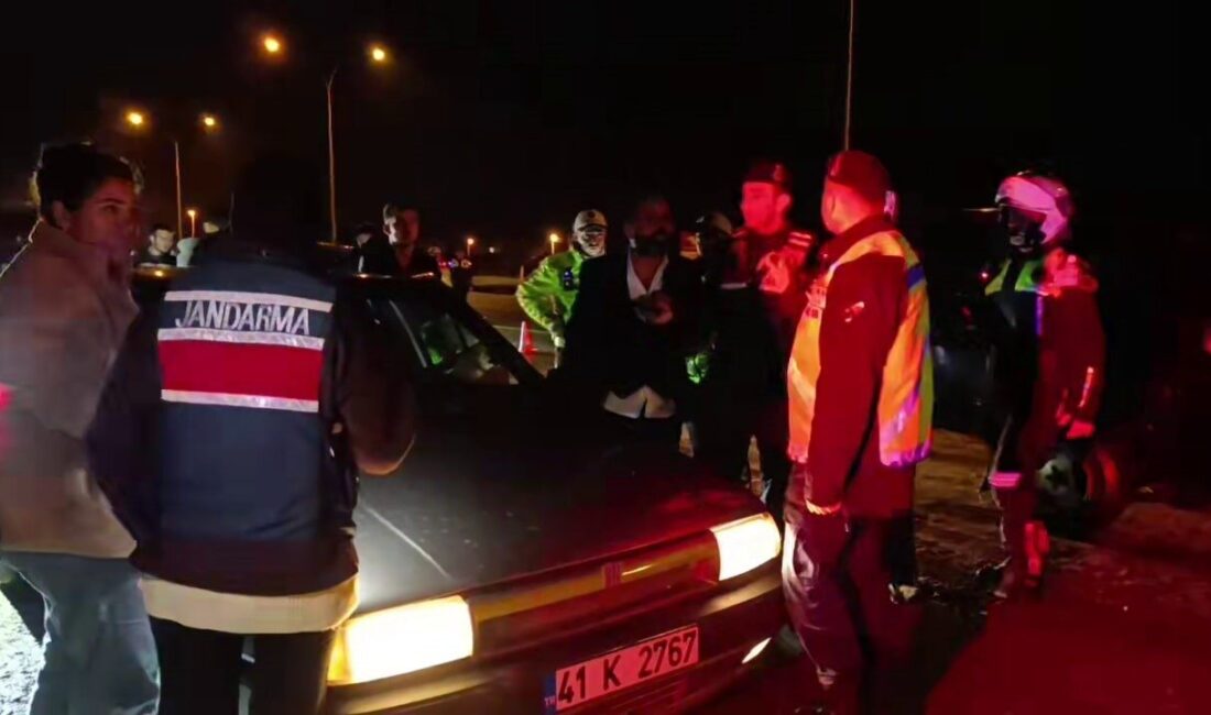 Ekiplerin zorlu denetimi: Alkollü sürücü direndi, bir diğeri tepki gösterdi Sakarya’nın Karasu ilçesinde polis ve jandarma ekiplerinin ortaklaşa gerçekleştirdiği huzur